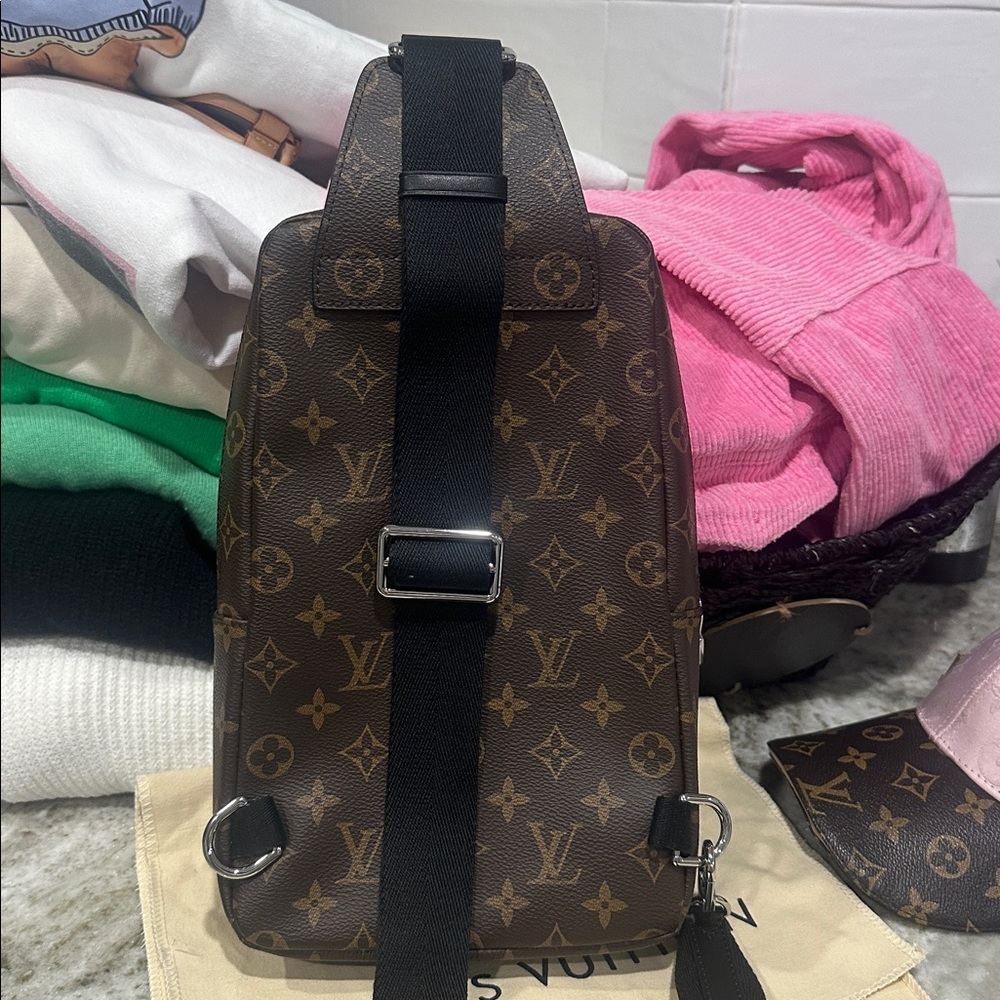 Canvas Monogram Inspired Avenue Sling unisex Bag Never Worn New condition - Picture 6 of 16